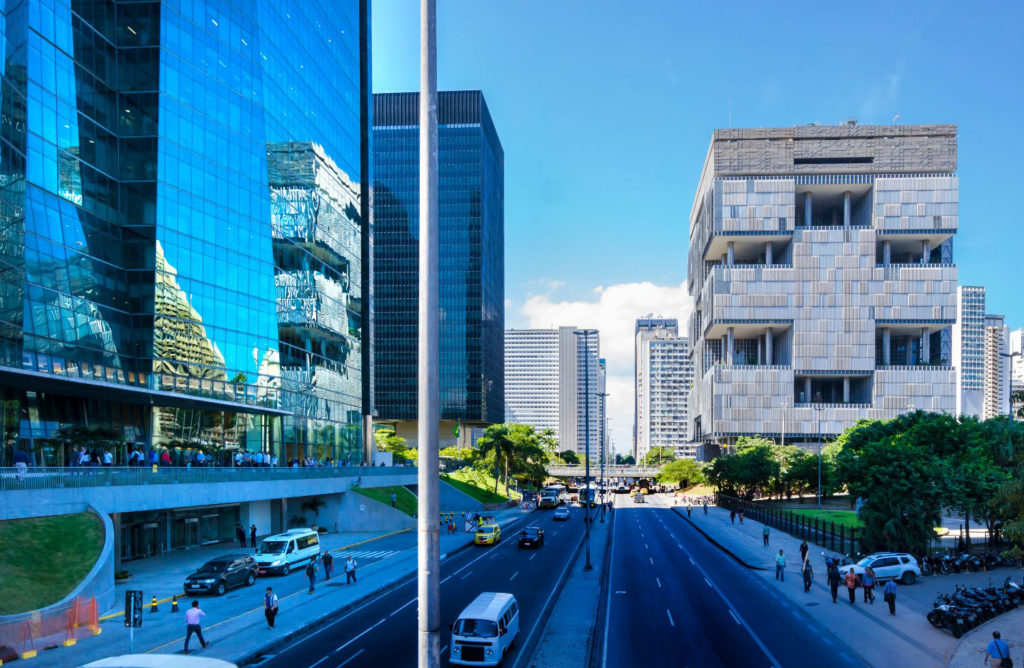 centro da cidade com prédios. Imagem ilustrativa para texto morar no rio de janeiro.